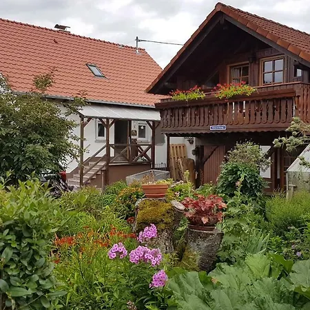 Haus Willi - Kleine & Schnuckelige Ferienwohnung In Ortenberg Mit Wlan Balkon Parkplatz - Neu & Sauber & Gemuetlich Extérieur photo