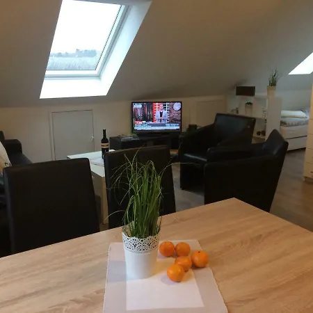 Haus Willi - Kleine & Schnuckelige Ferienwohnung In Ortenberg Mit Wlan Balkon Parkplatz - Neu & Sauber & Gemuetlich Extérieur photo