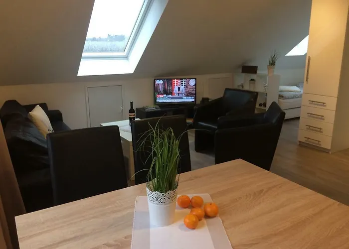 Haus Willi - Kleine & Schnuckelige Ferienwohnung In Ortenberg Mit Wlan Balkon Parkplatz - Neu & Sauber & Gemuetlich